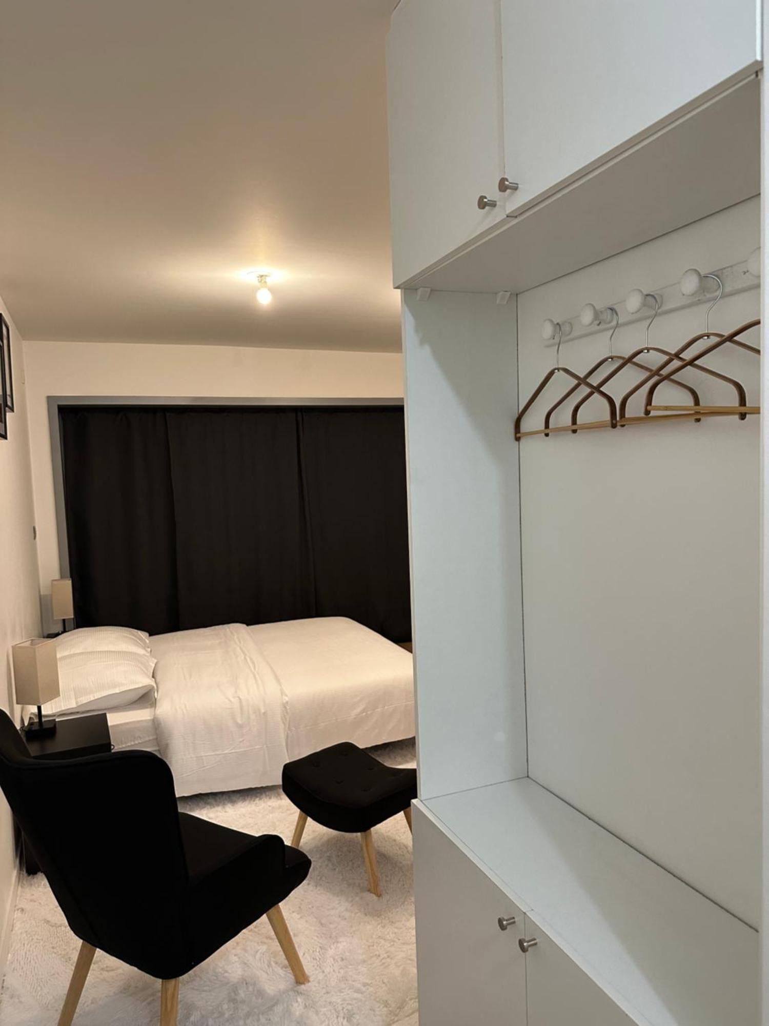 New Upscale 1 Bedroom Apartment Paris Bagian luar foto